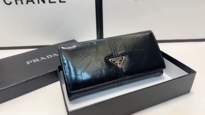 55-othz-44.99$–Color: Black 🎀 size: 19×10🎀 Prada popular oil wax cowhide two-fold wallet 🔥 style, classic workmanship, wear-resistant, durable, and excellent ❤ feel