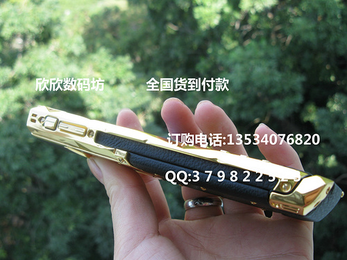 图 宝诗龙 VERTU Boucheron 150限量版手机黄