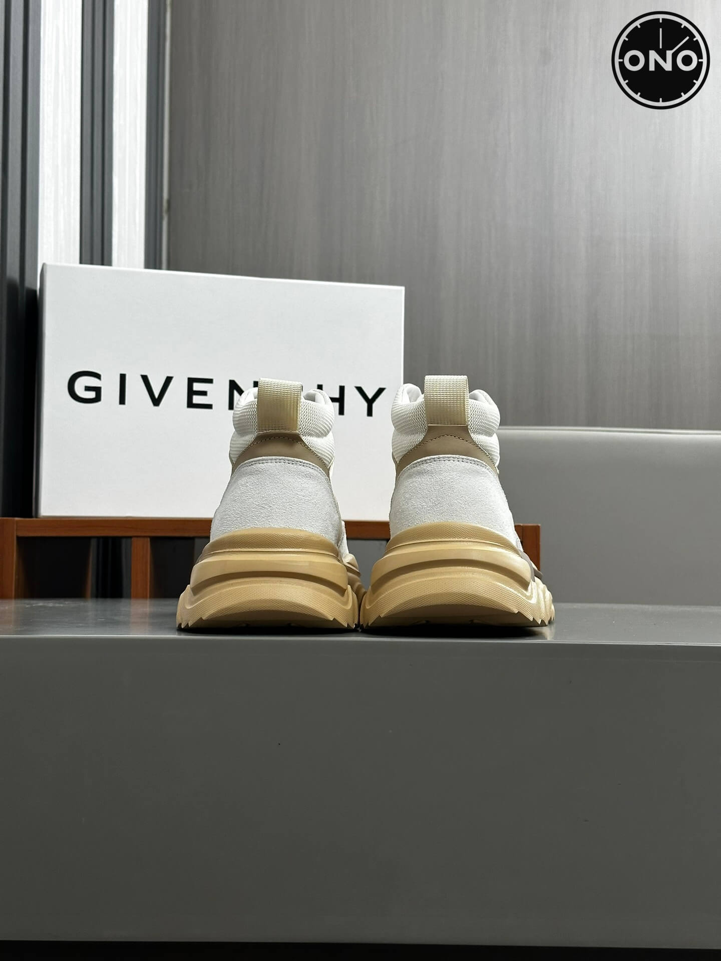 Givenchy_83_9.jpg