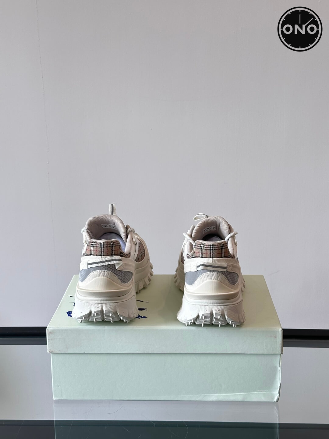 Burberry_51_8.jpg