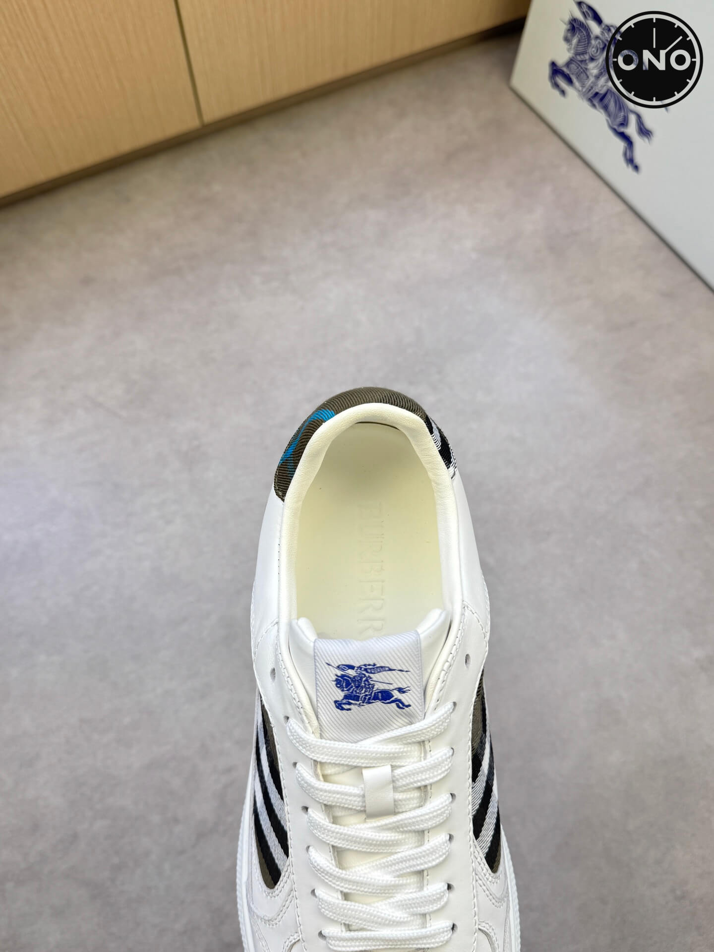 Burberry_58_7.jpg