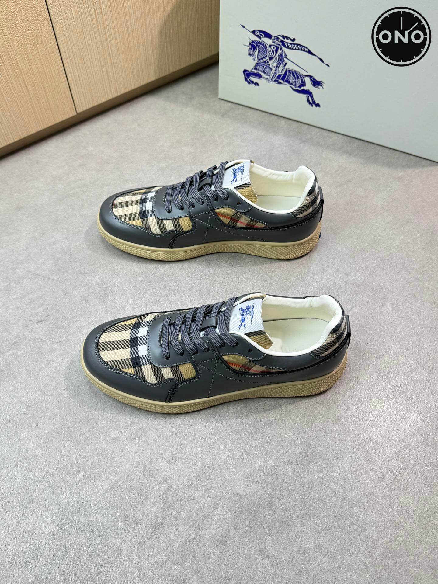 Burberry_36_3.jpg