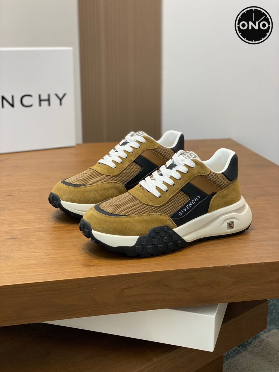 Givenchy_9_9.jpg