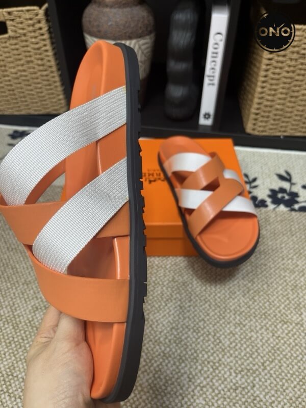 Hermes-Slippers_3_4.jpg