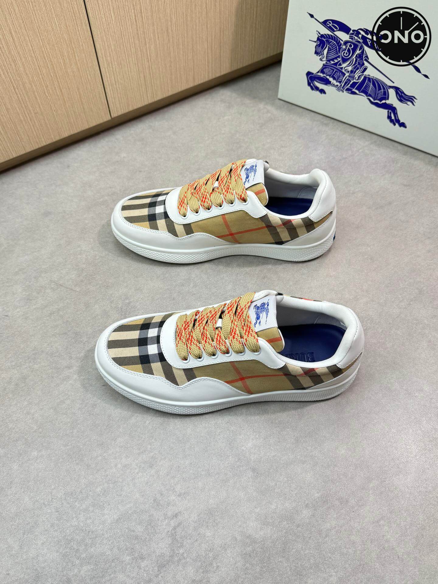 Burberry_2_8.jpg