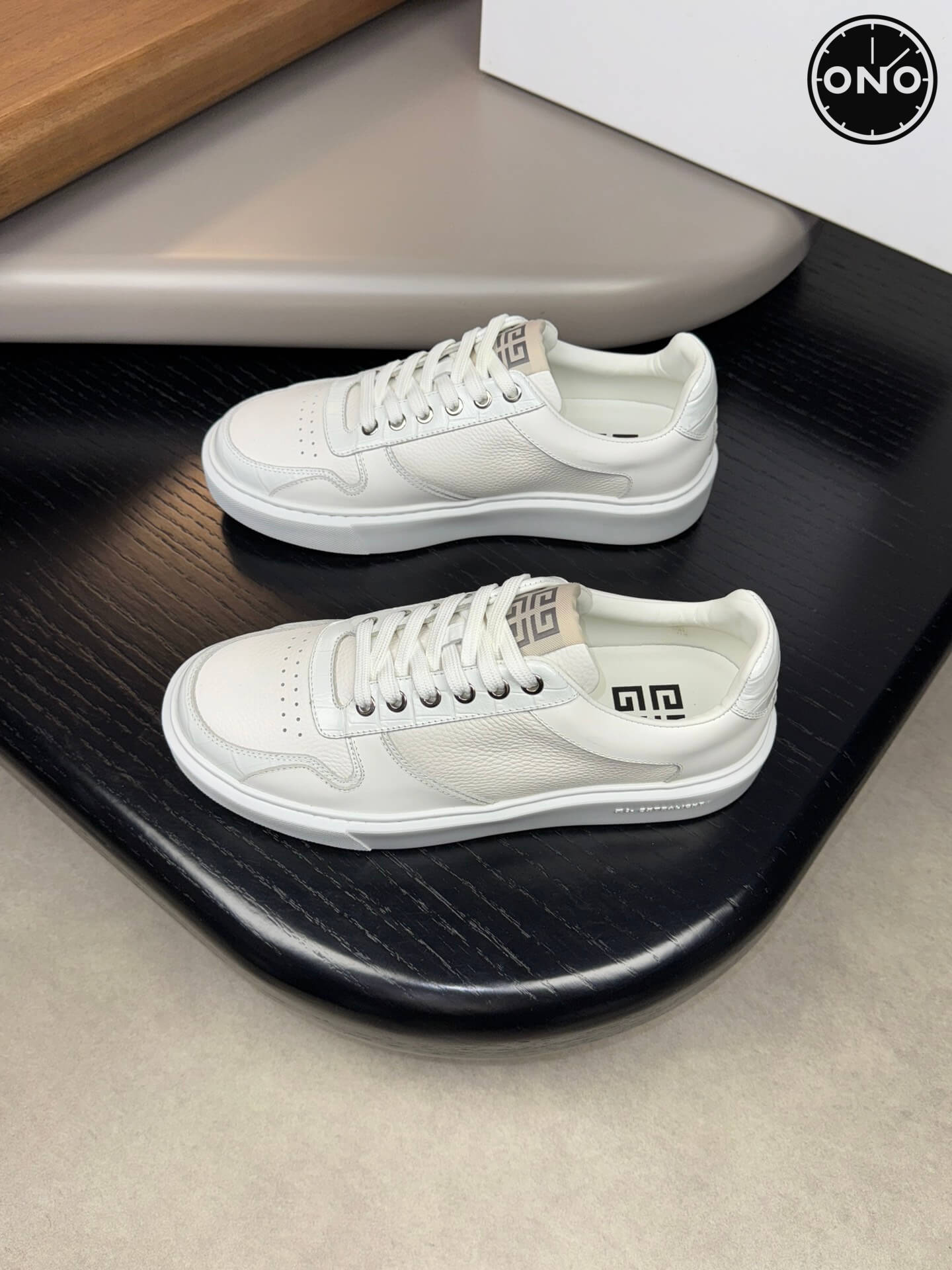 Givenchy_7_8.jpg