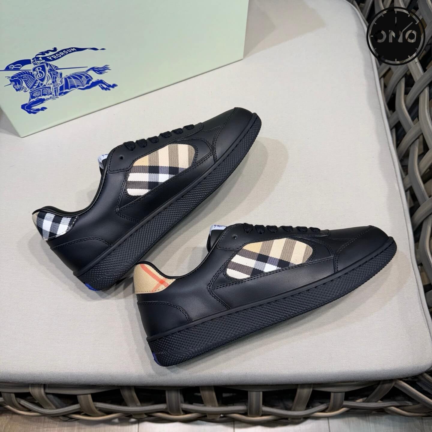 Burberry_72_6.jpg