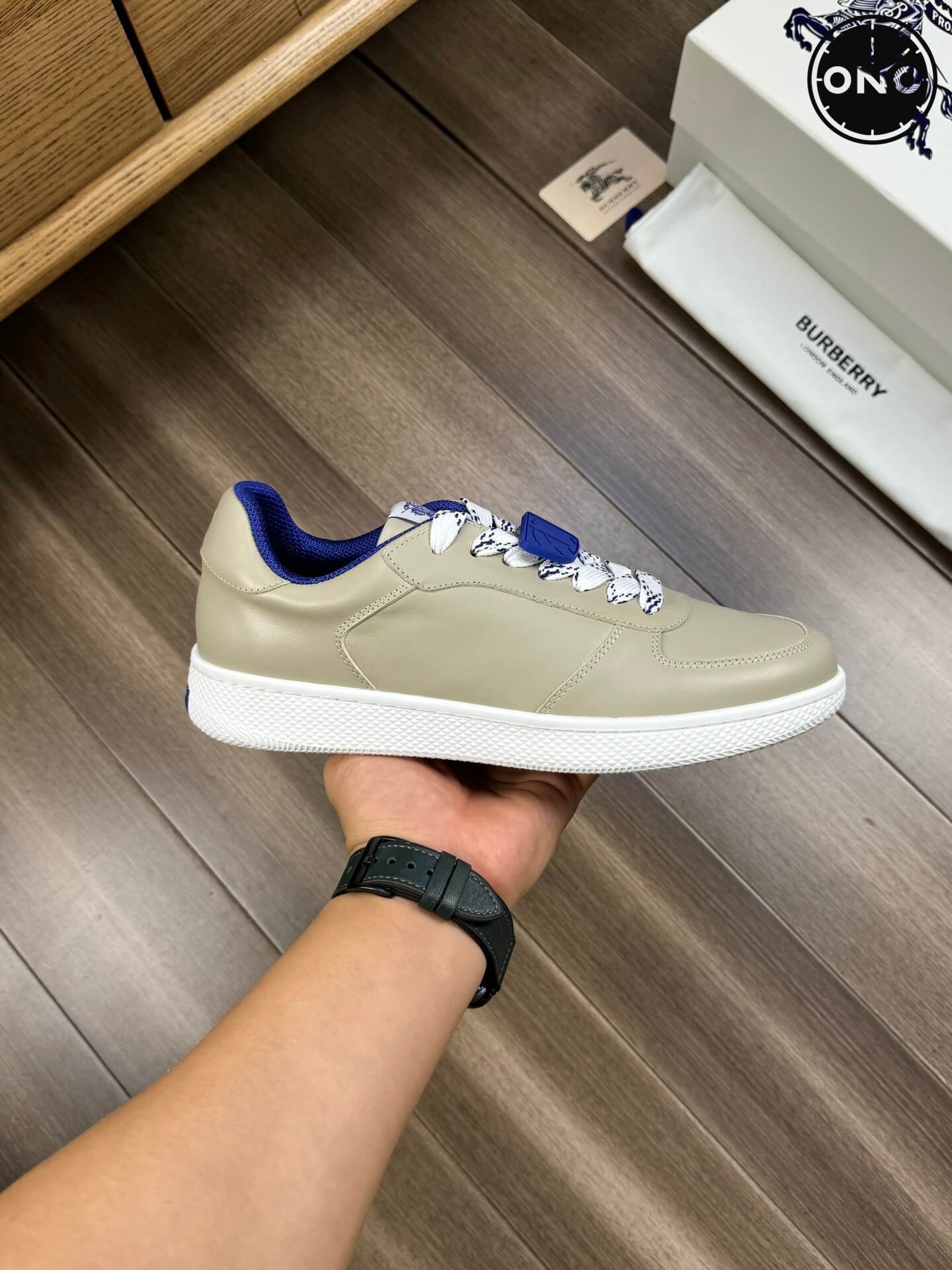 Burberry_25_8.jpg