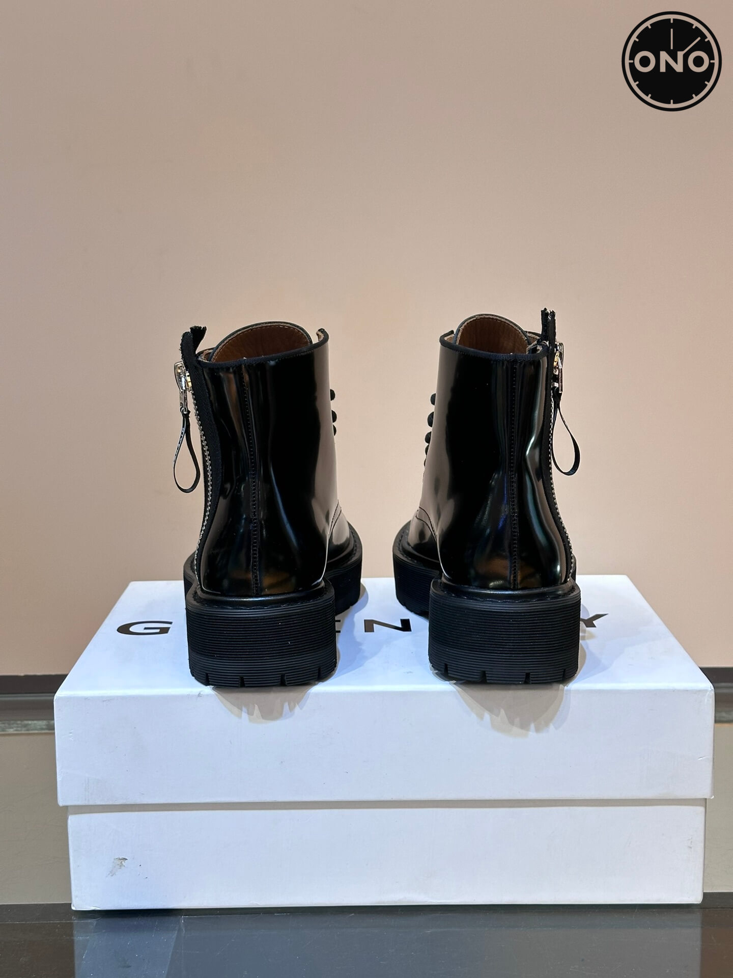 Givenchy_76_8.jpg
