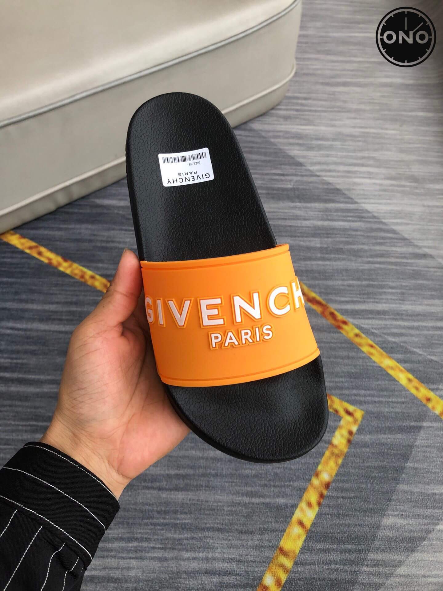 Givenchy_110_6.jpg