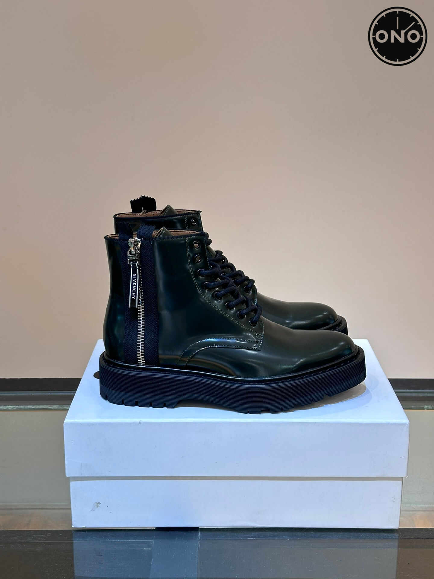 Givenchy_43_2.jpg