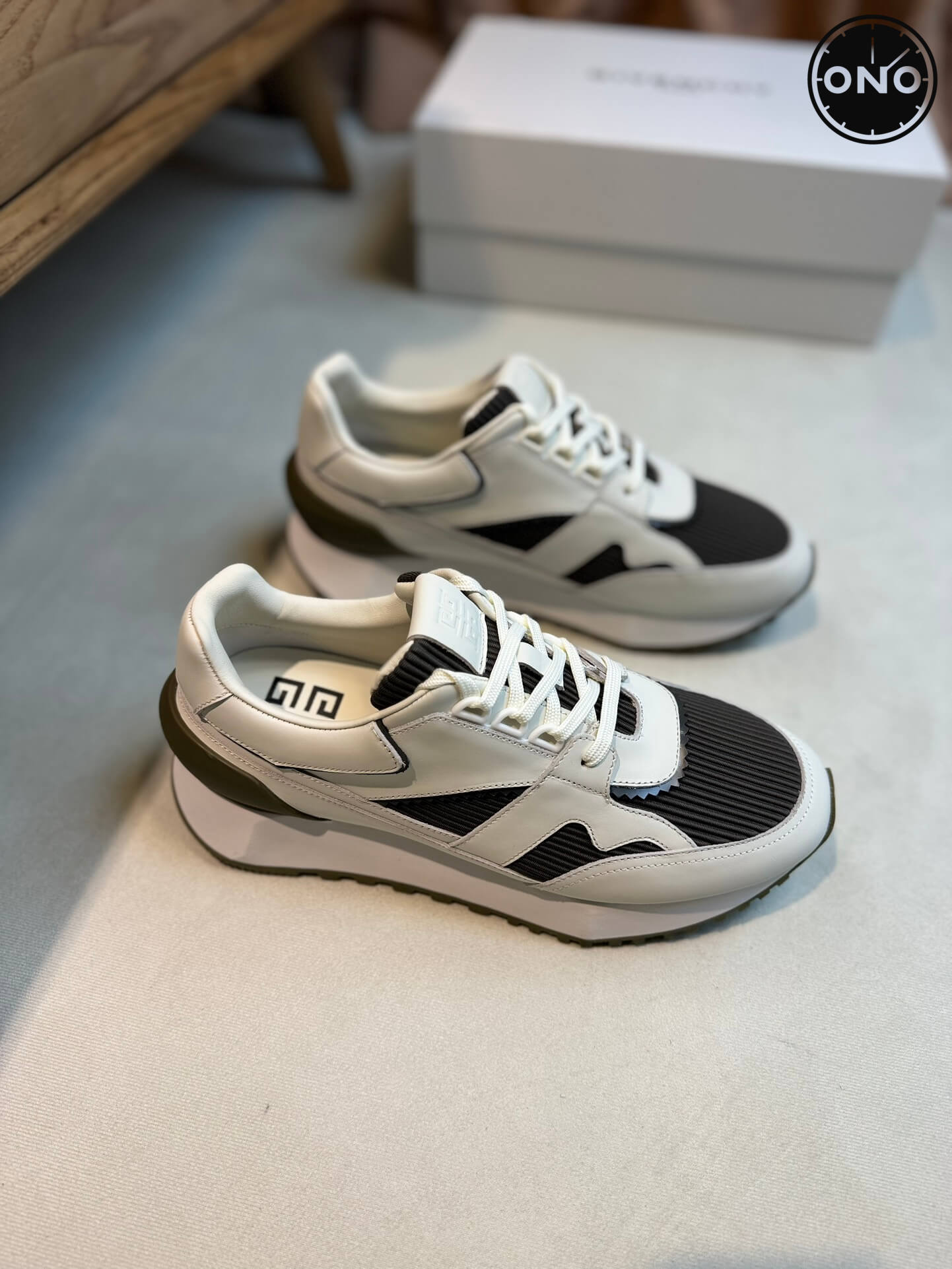 Givenchy_3_8.jpg