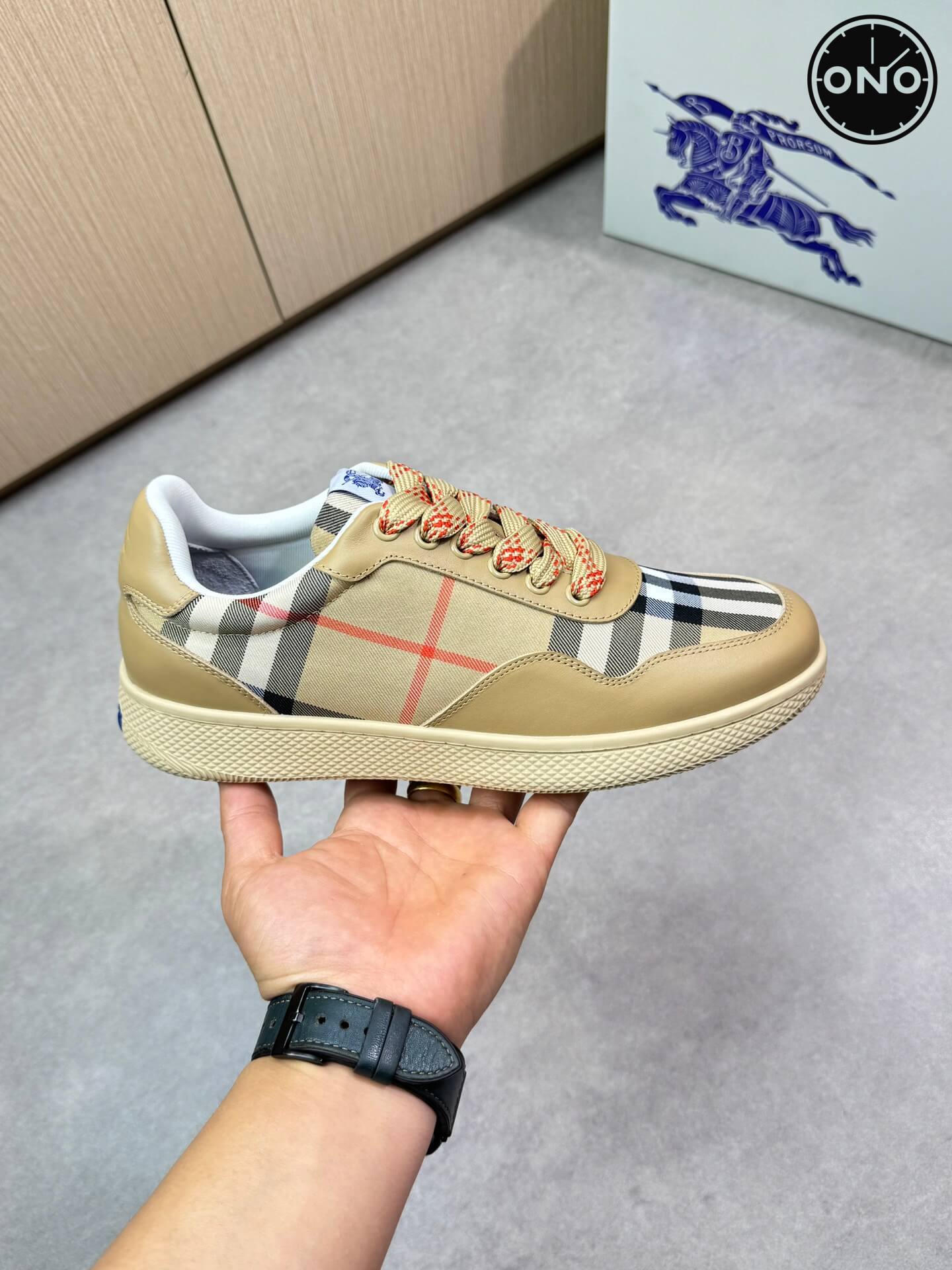 Burberry_2_4.jpg