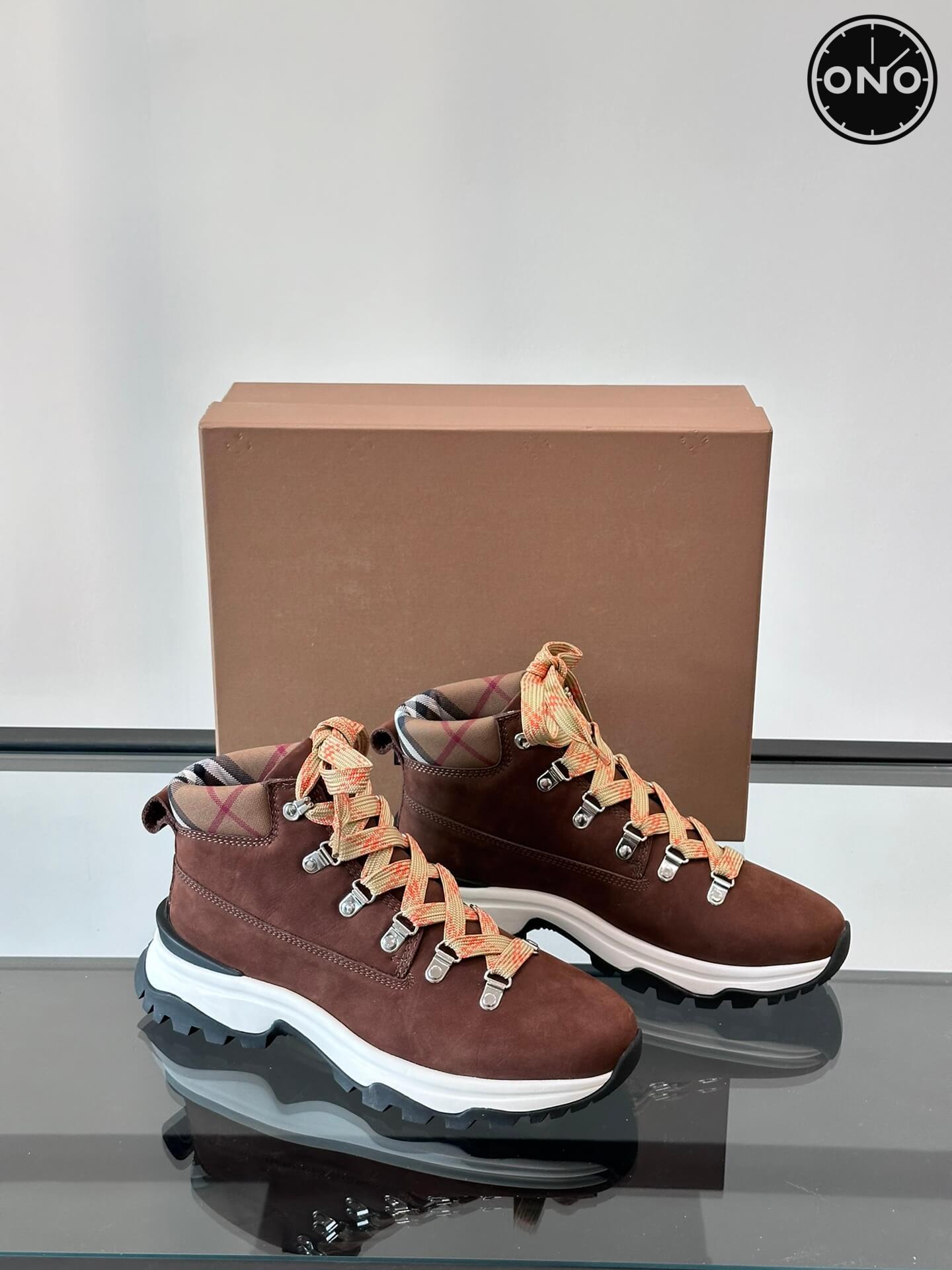 Burberry_76_8.jpg