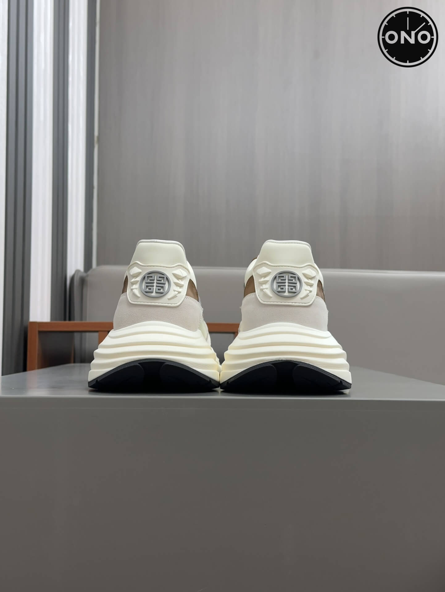 Givenchy_97_9.jpg