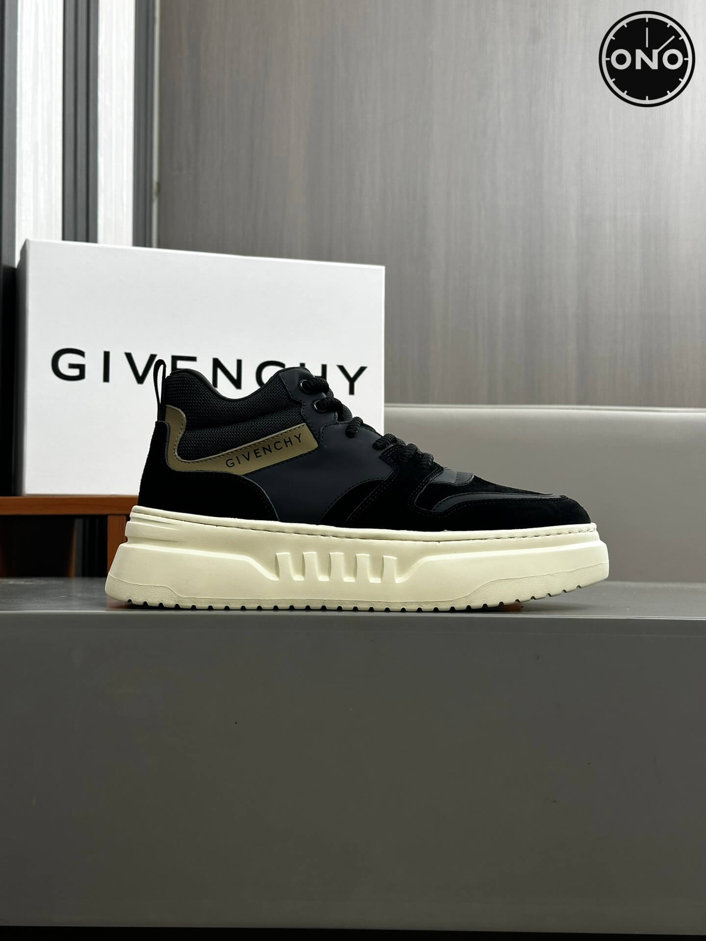 Givenchy_24_4.jpg