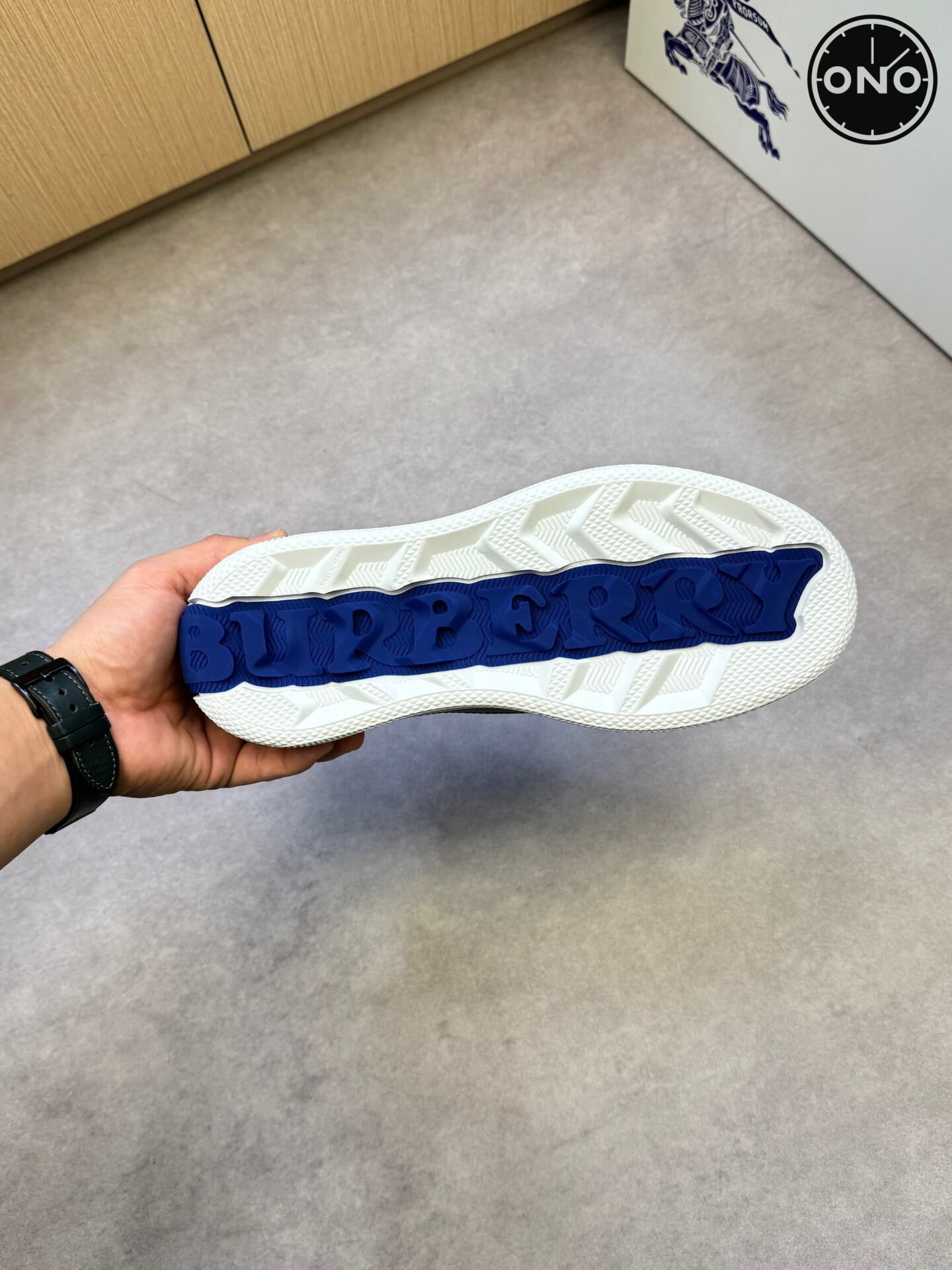 Burberry_61_9.jpg