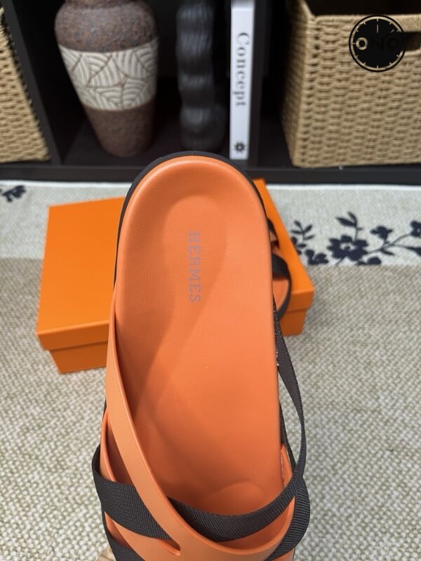 Hermes-Slippers_6_8.jpg