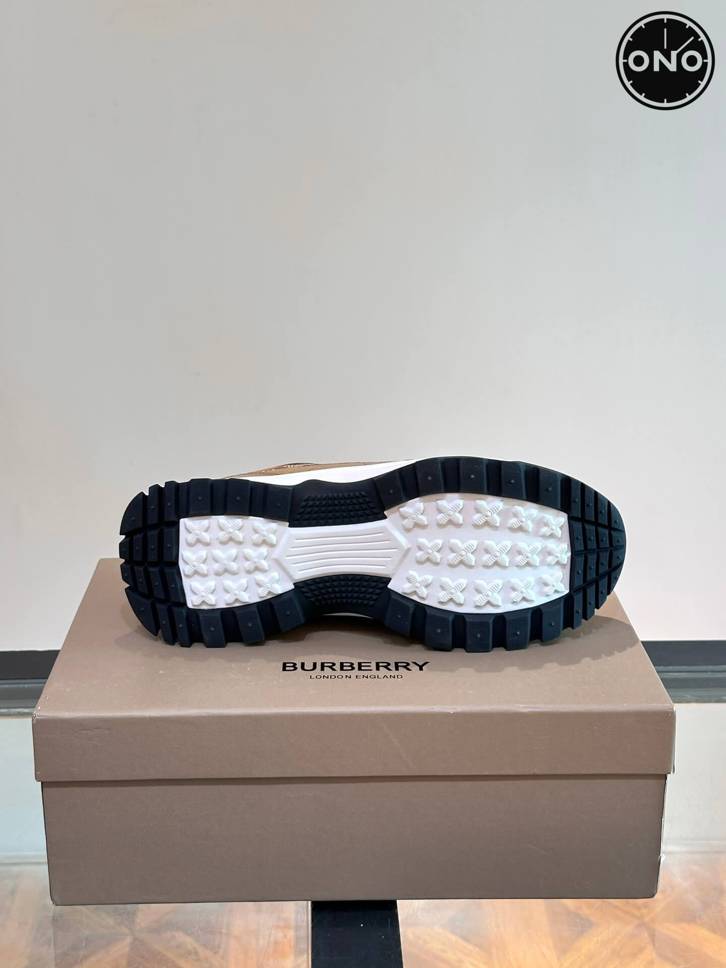 Burberry_88_9.jpg
