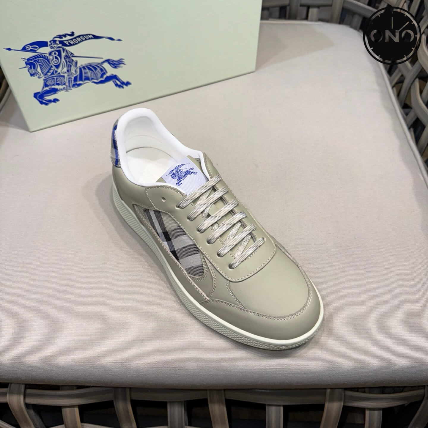 Burberry_14_6.jpg