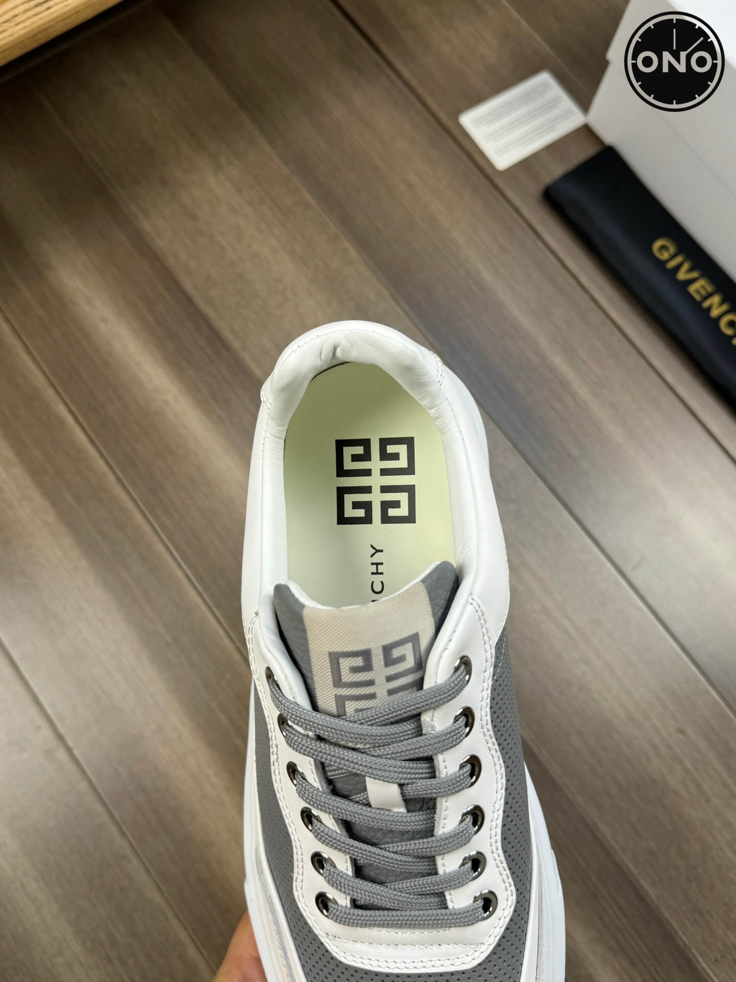Givenchy_109_7.jpg