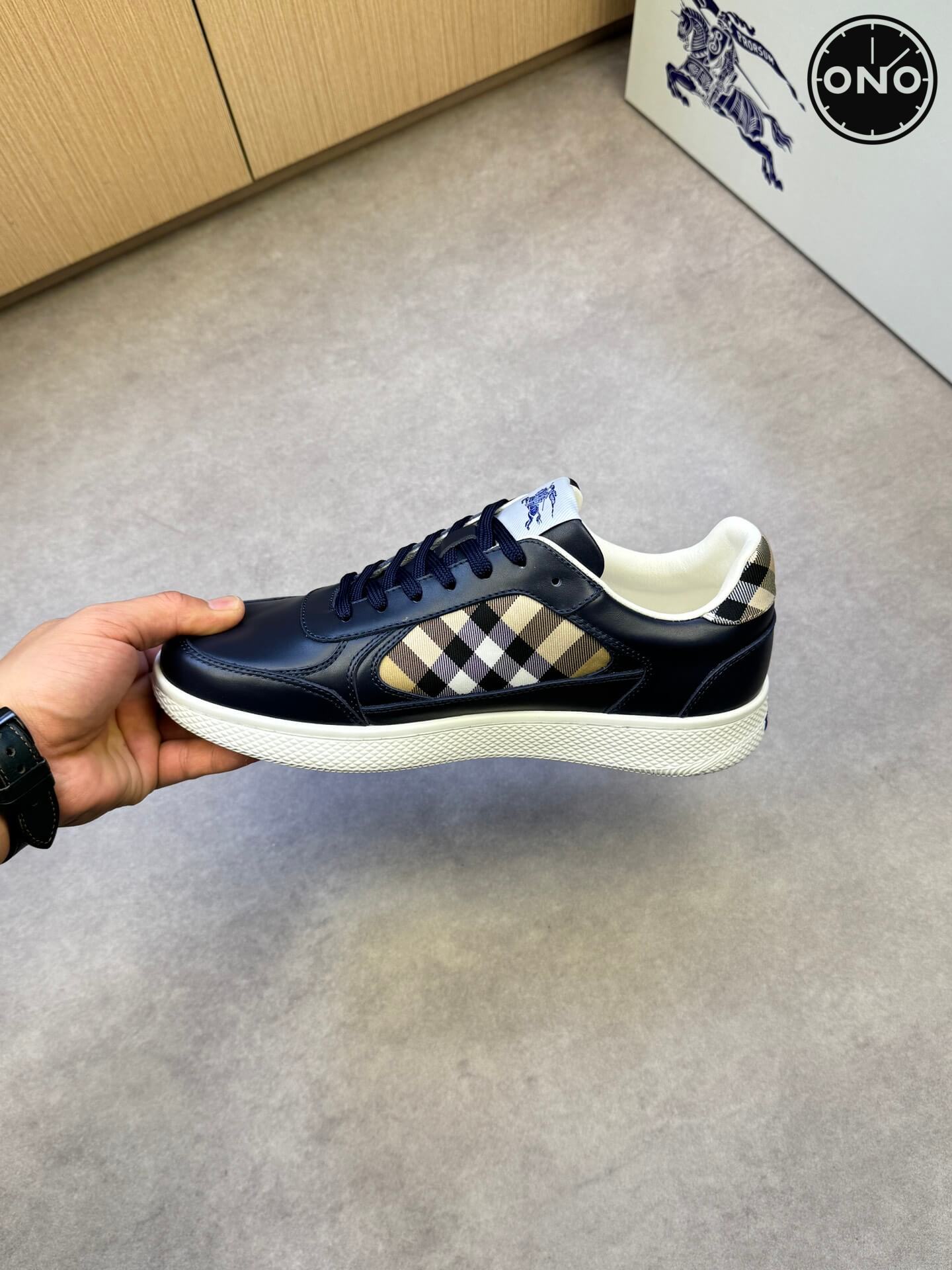 Burberry_53_5.jpg