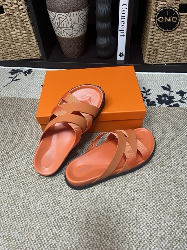 Hermes-Slippers_2_3.jpg