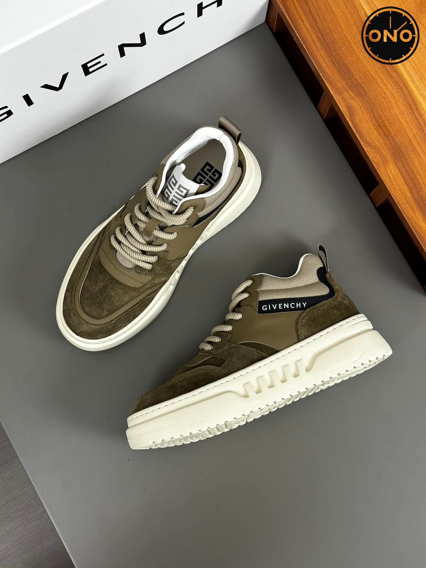 Givenchy_86_2.jpg