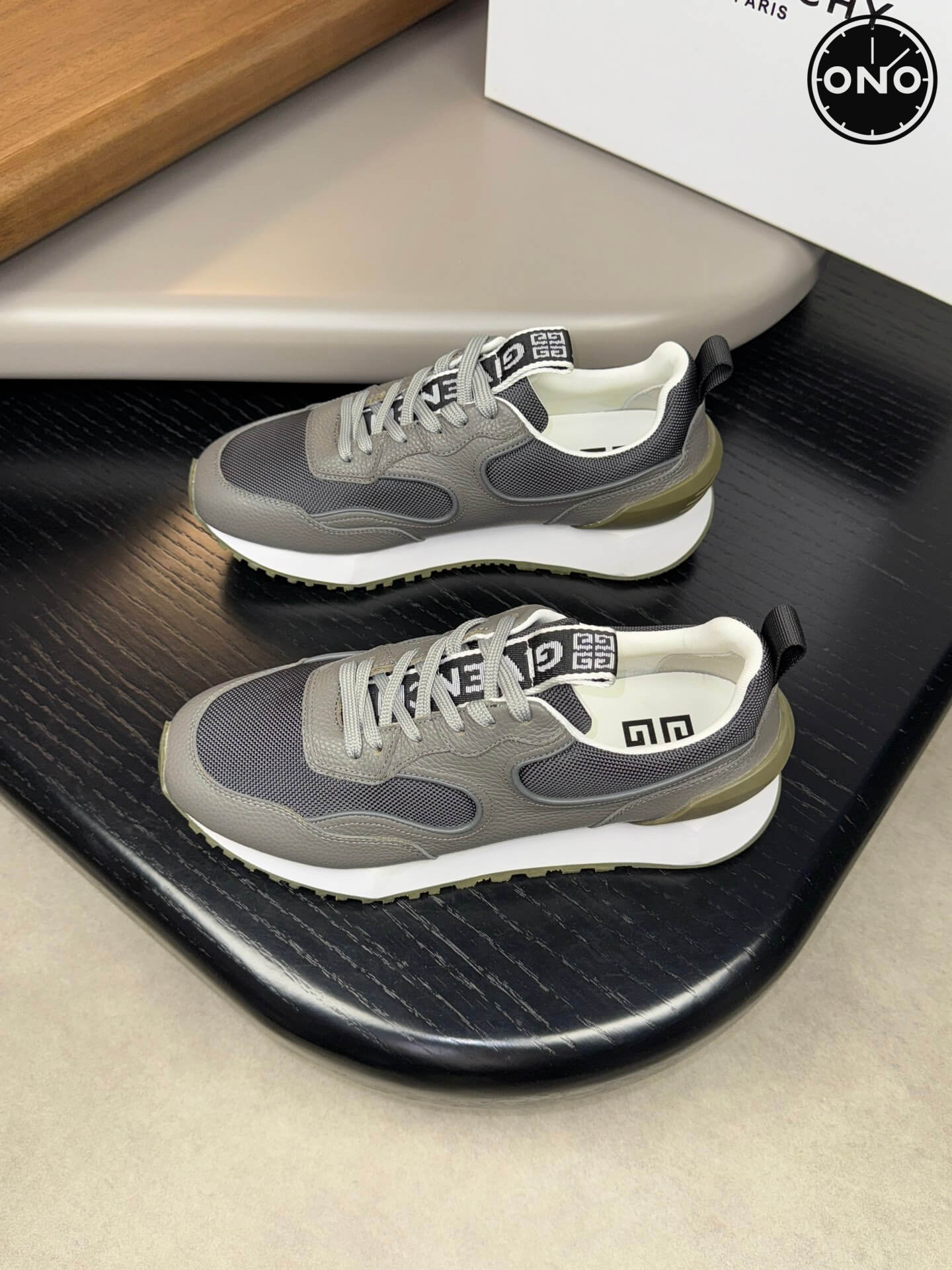 Givenchy_34_3.jpg