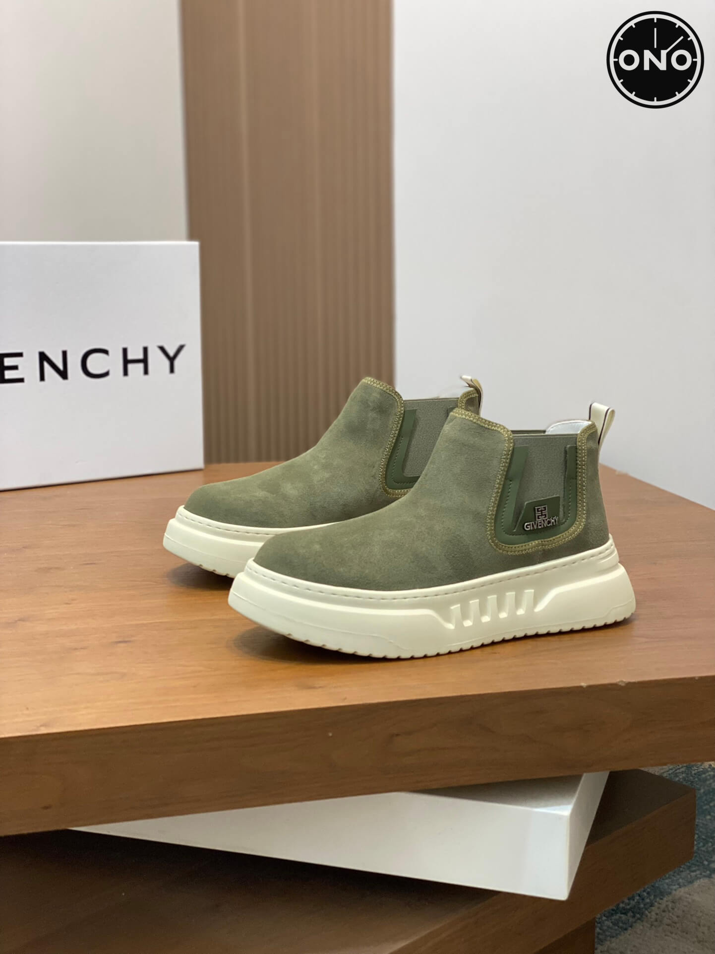 Givenchy_61_3.jpg