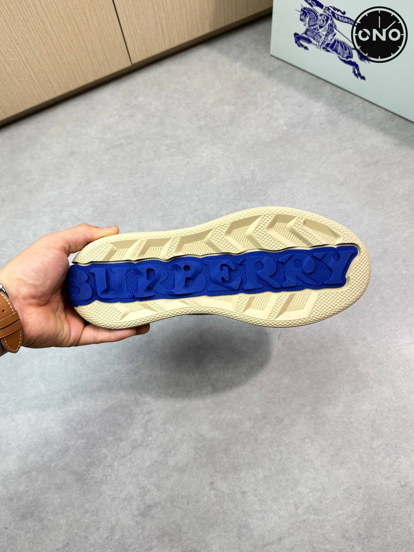 Burberry_29_9.jpg