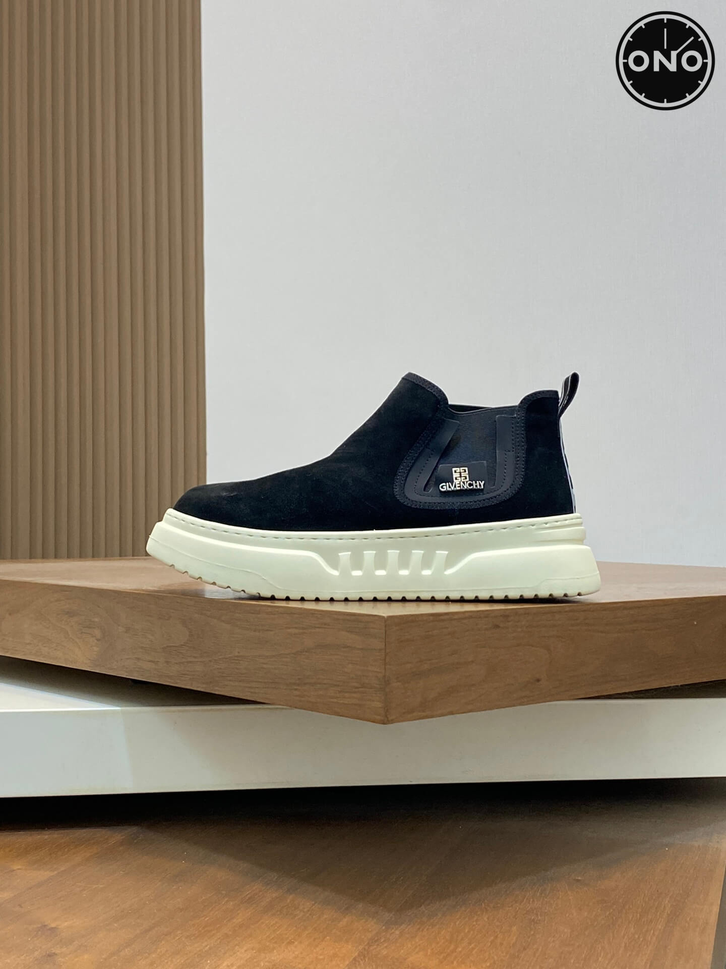 Givenchy_23_7.jpg