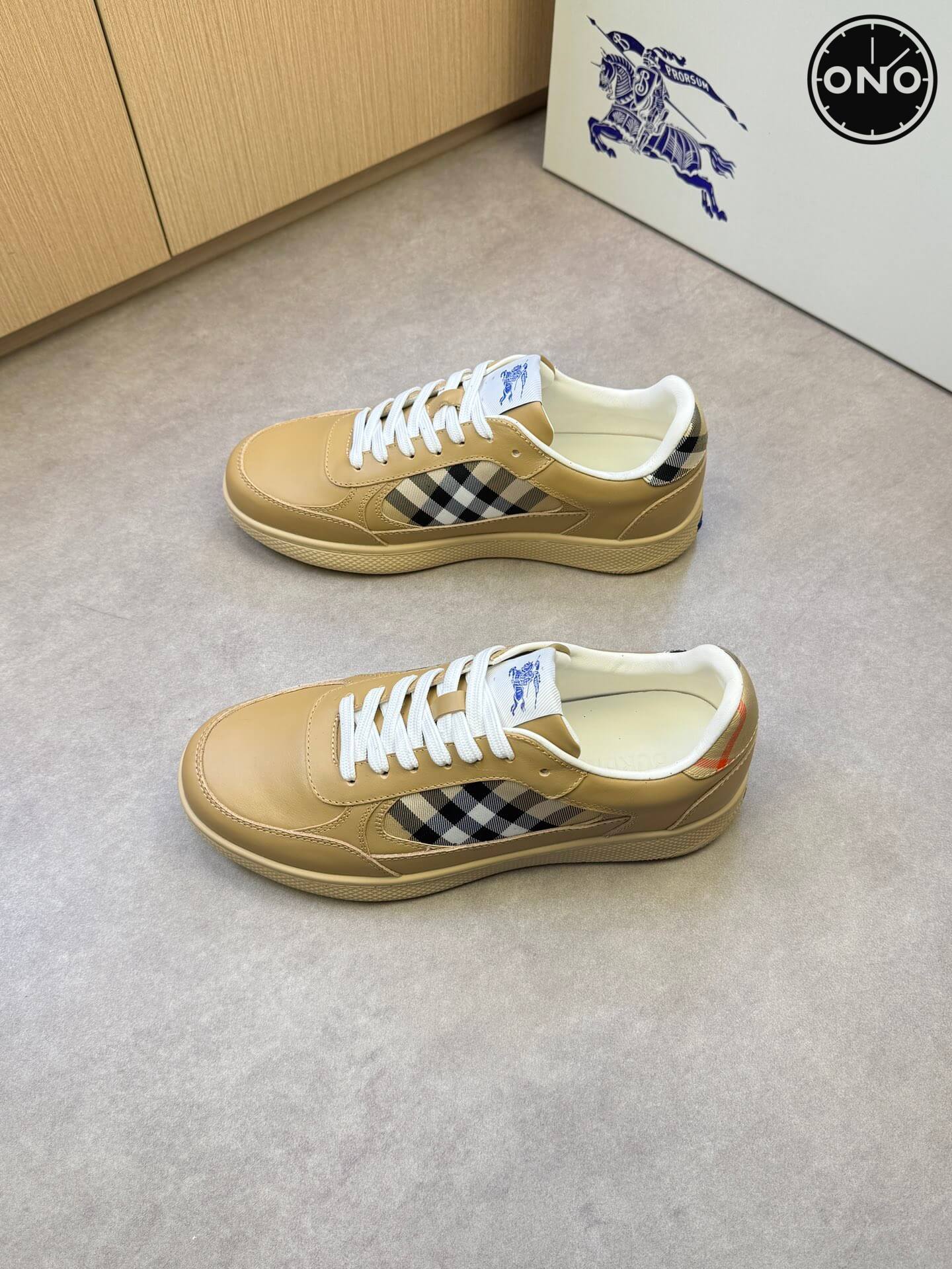 Burberry_56_3.jpg