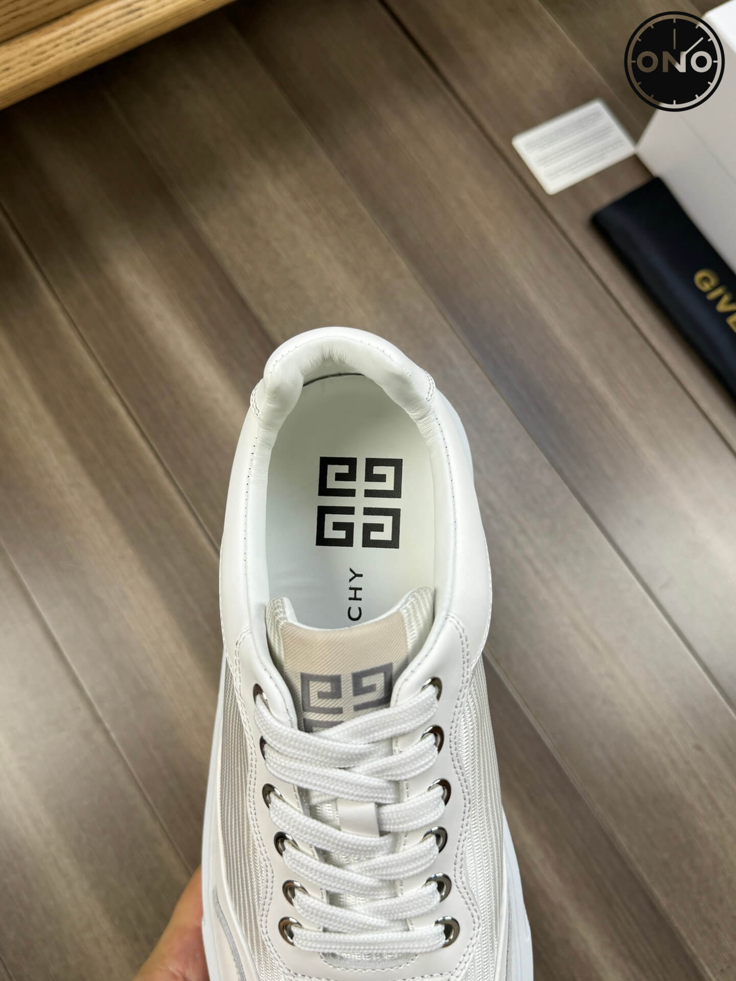 Givenchy_100_7.jpg