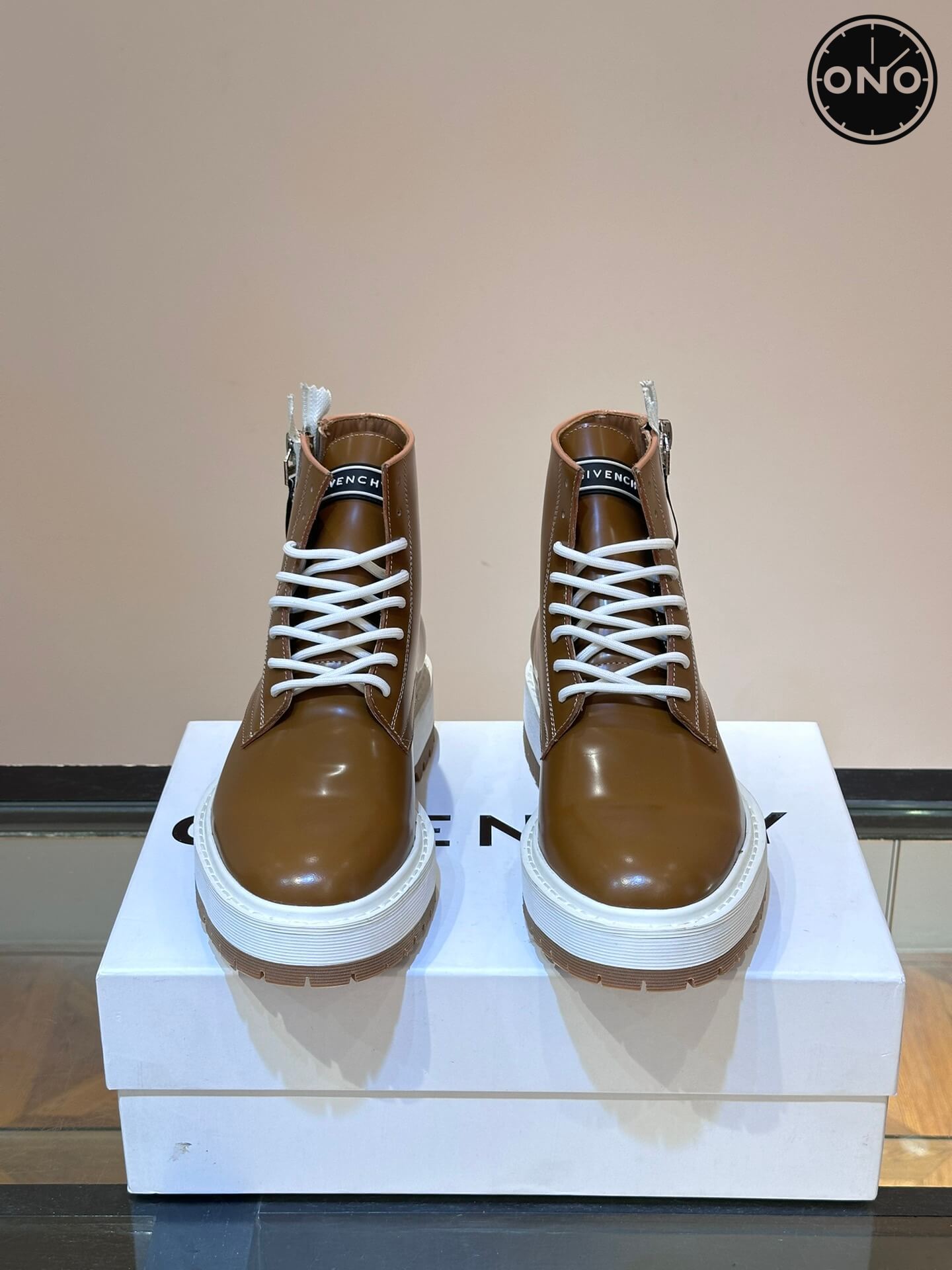 Givenchy_77_2.jpg