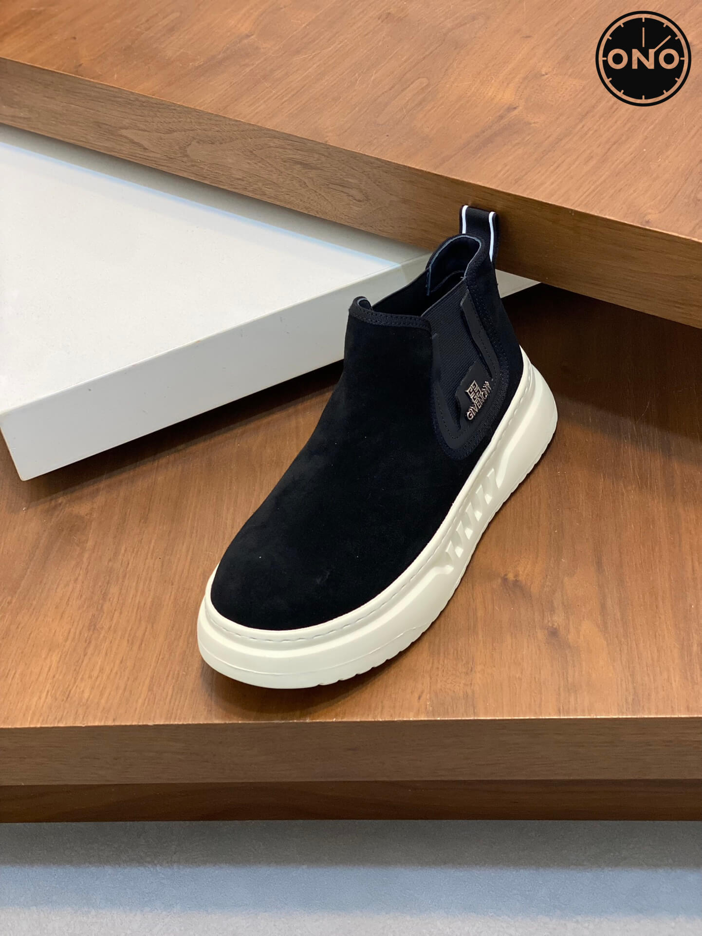 Givenchy_60_6.jpg