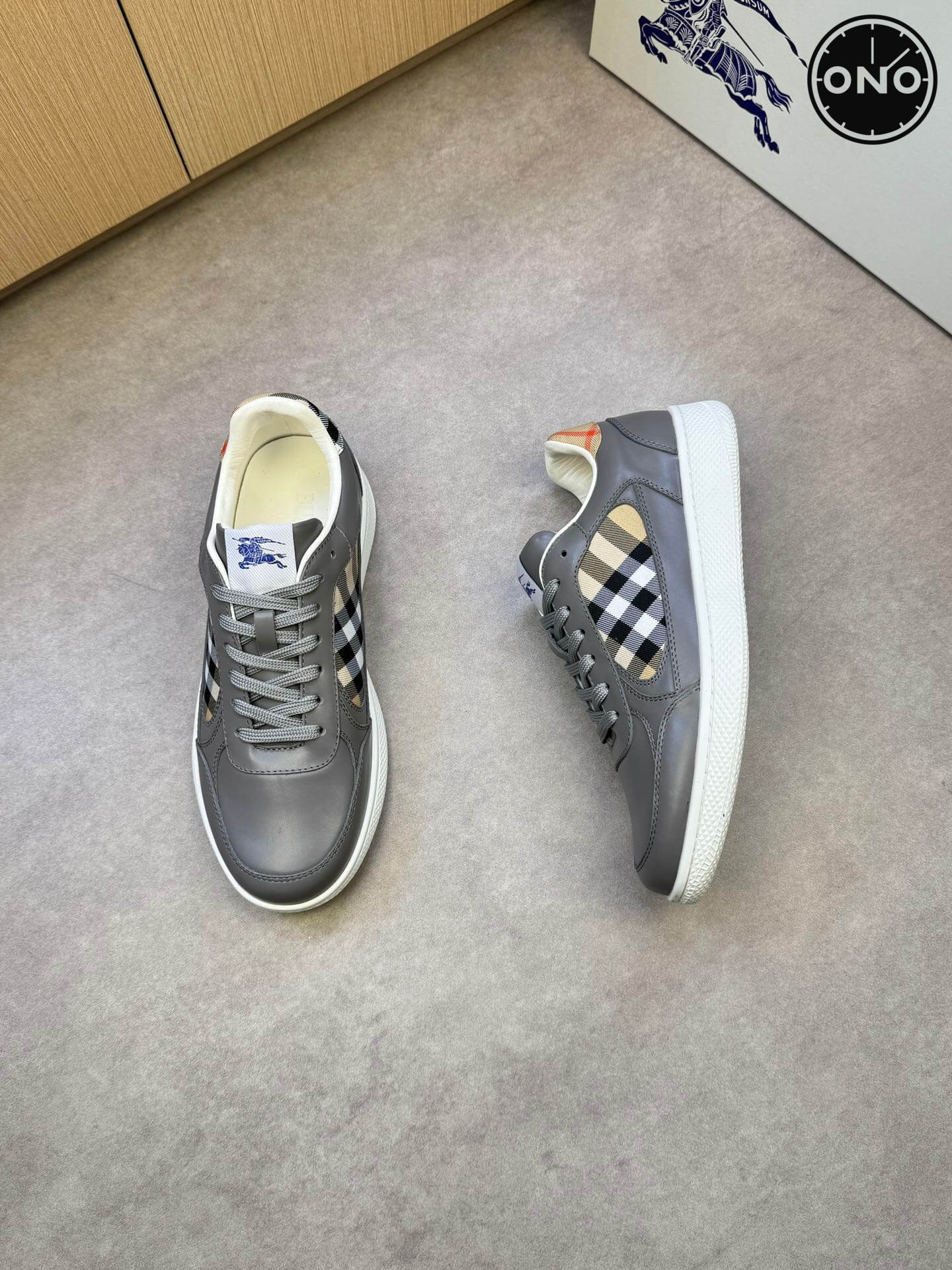 Burberry_54_2.jpg