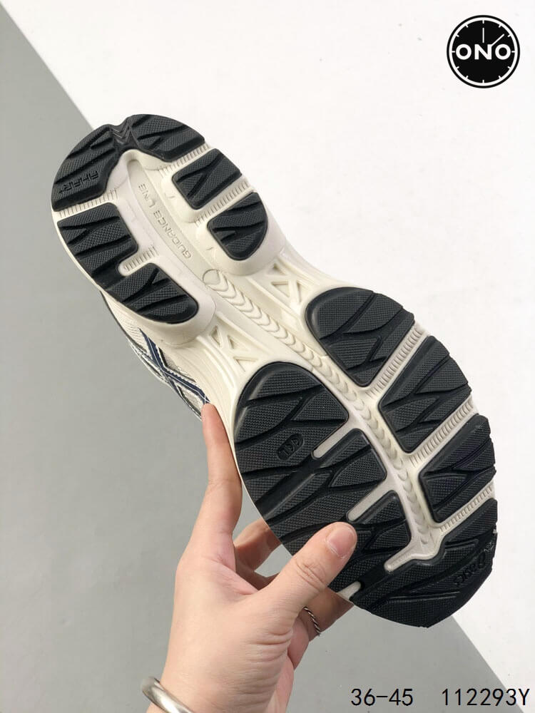 Asics_22_8.jpg