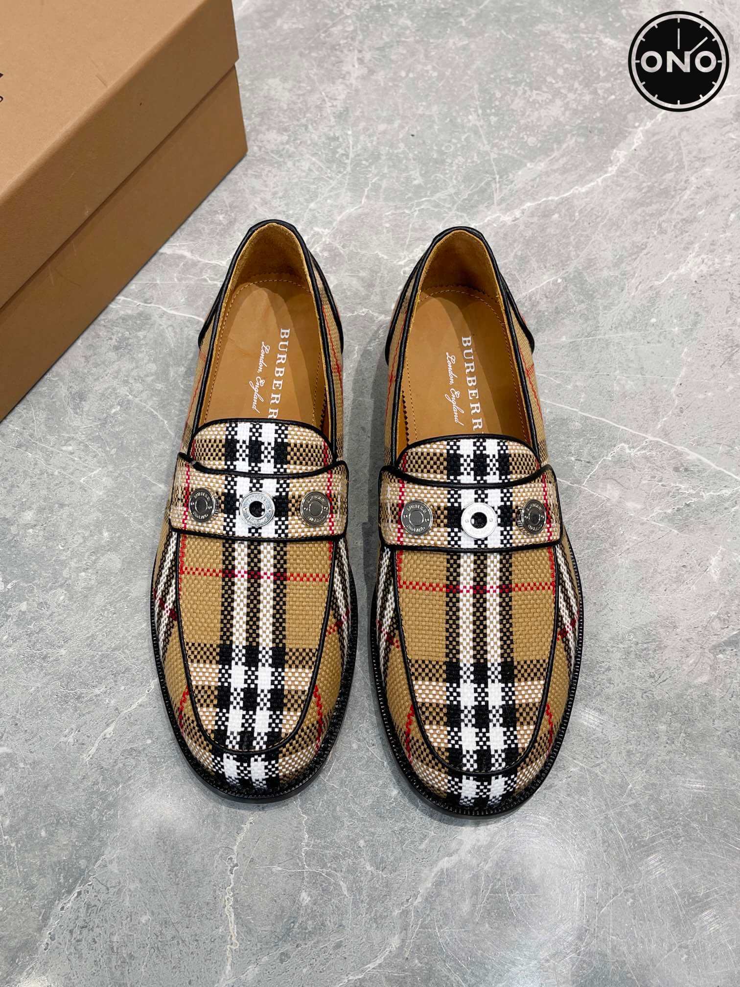 Burberry_19_8.jpg