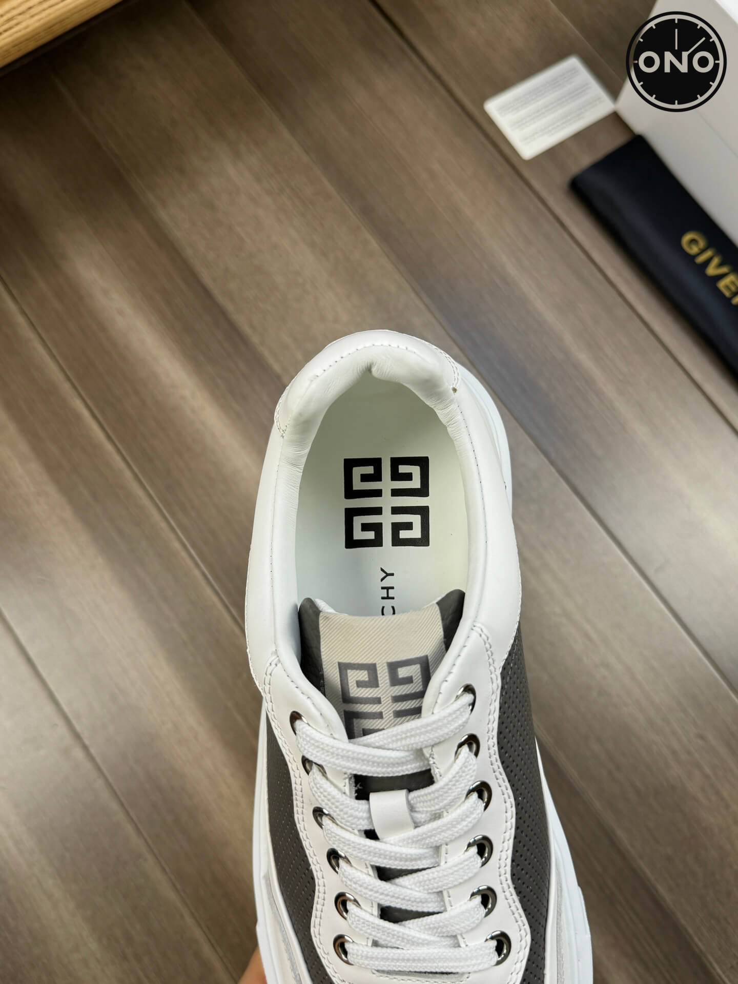 Givenchy_108_7.jpg