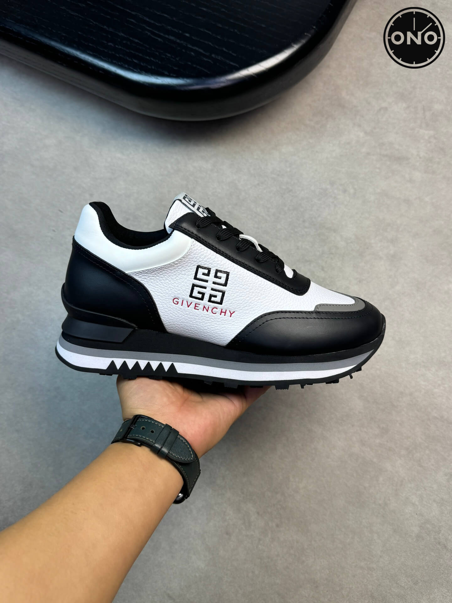 Givenchy_18_8.jpg