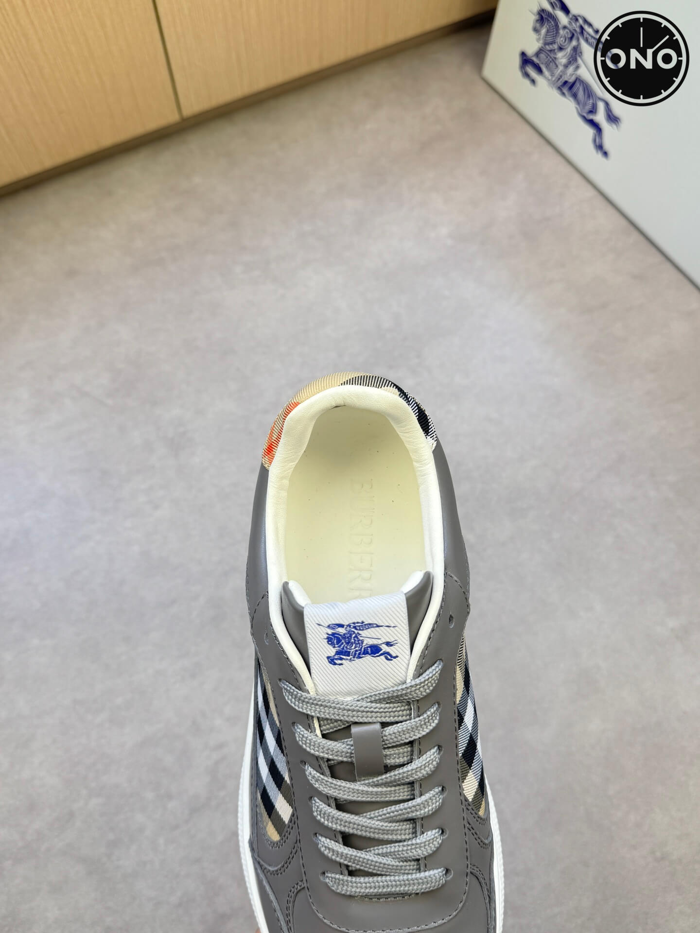 Burberry_54_7.jpg