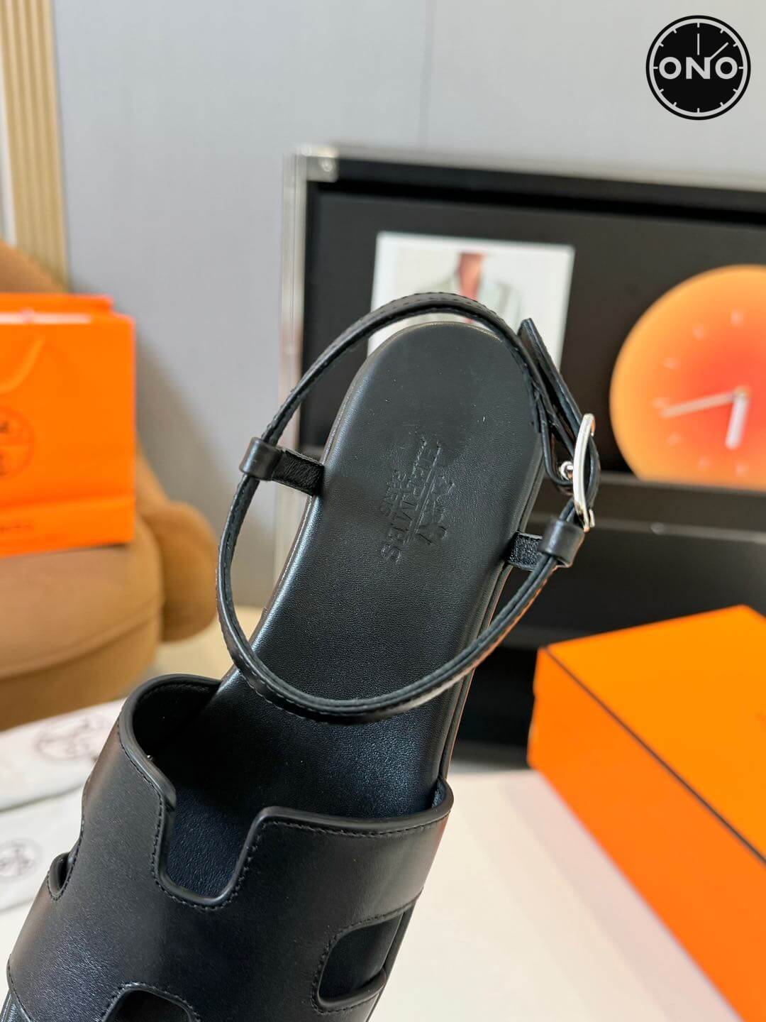 Hermes-Slippers_80_2.jpg
