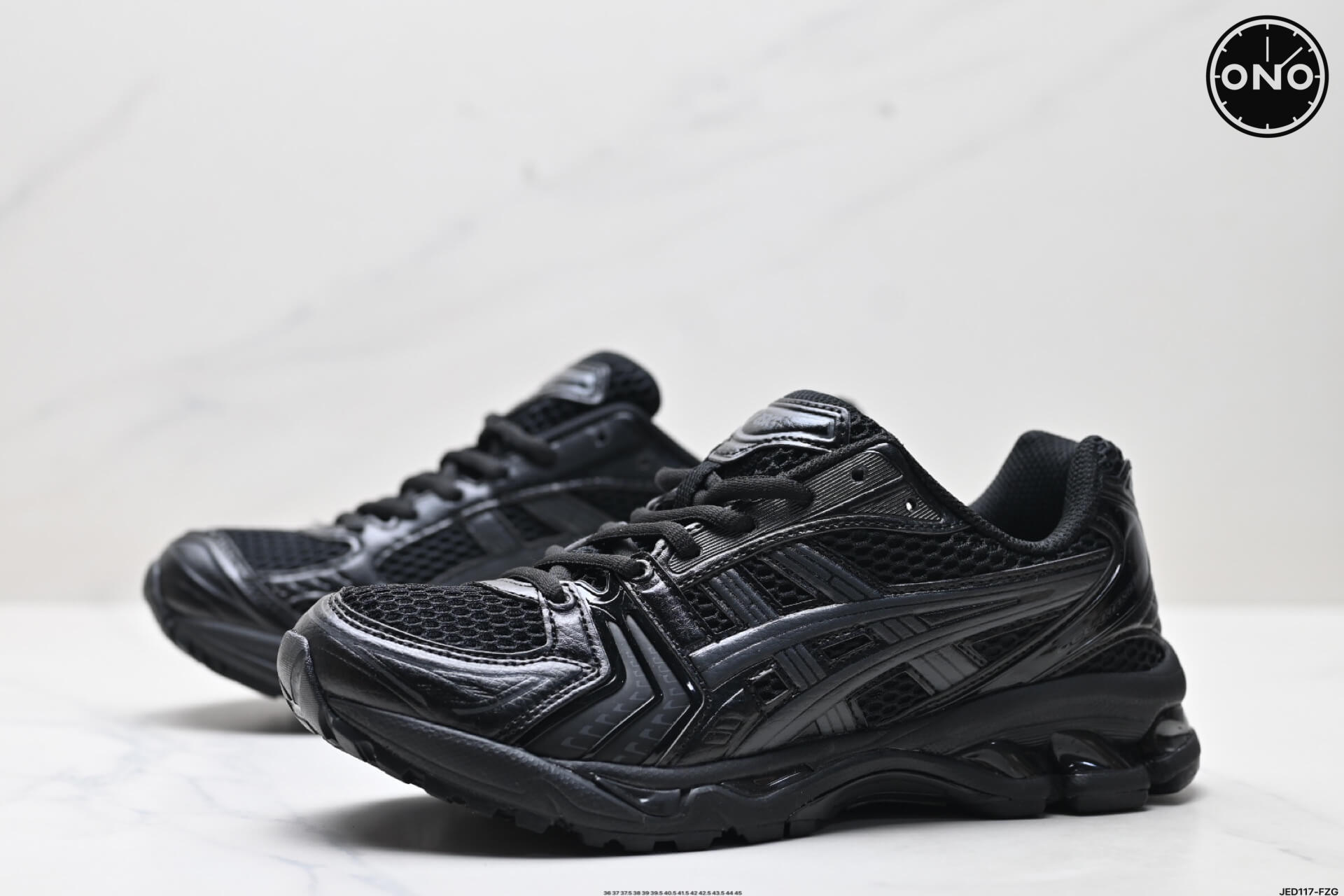 Asics_38_4.jpg