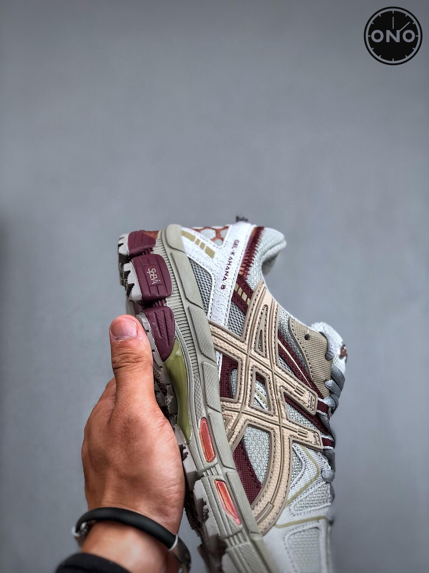 Asics_15_6.jpg