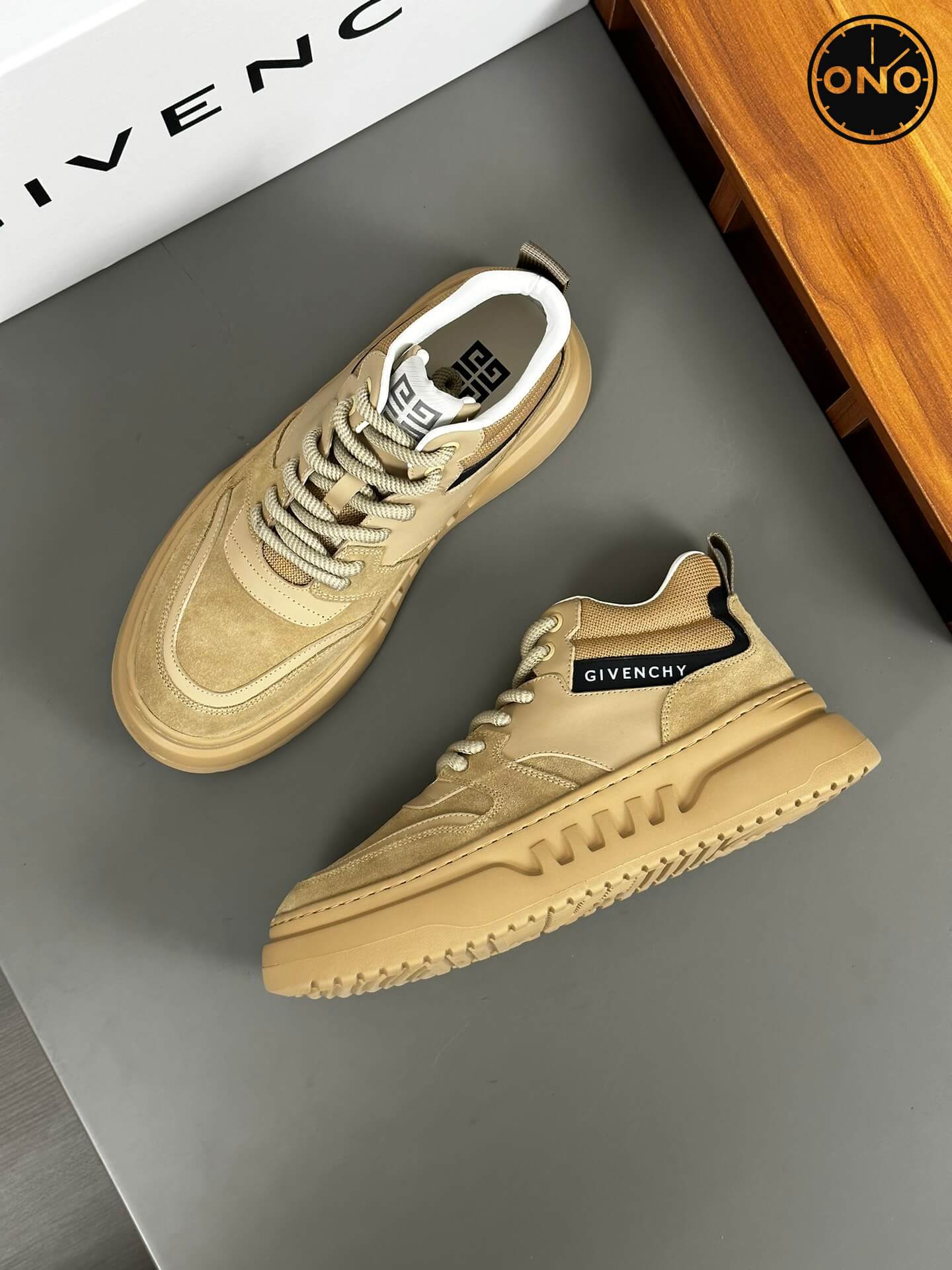 Givenchy_87_2.jpg