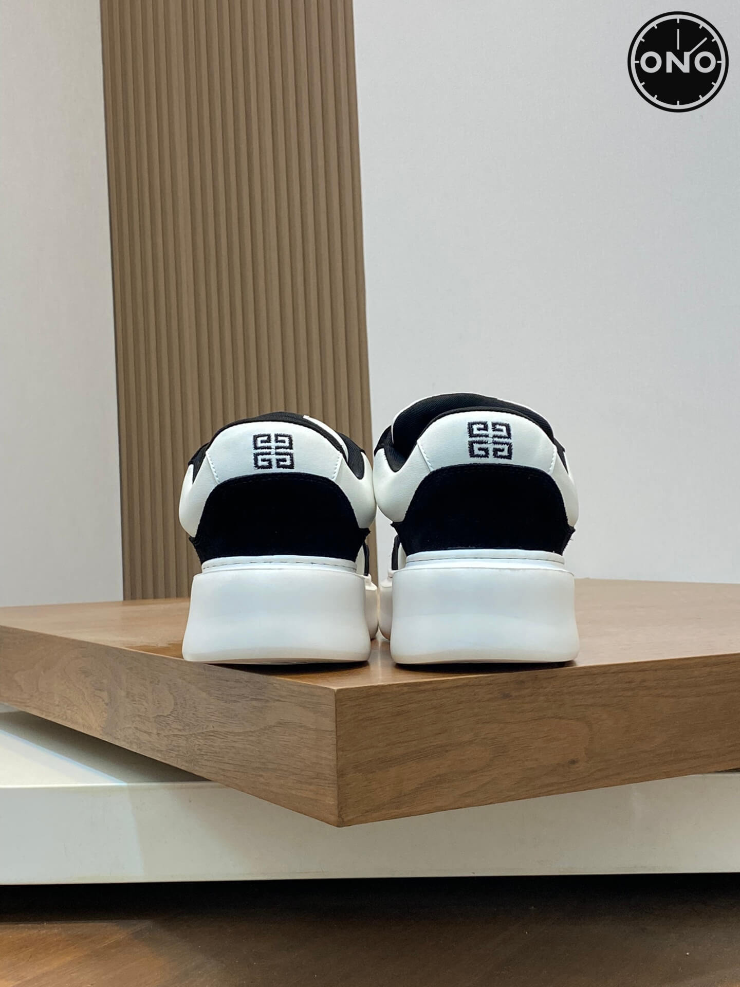 Givenchy_73_8.jpg