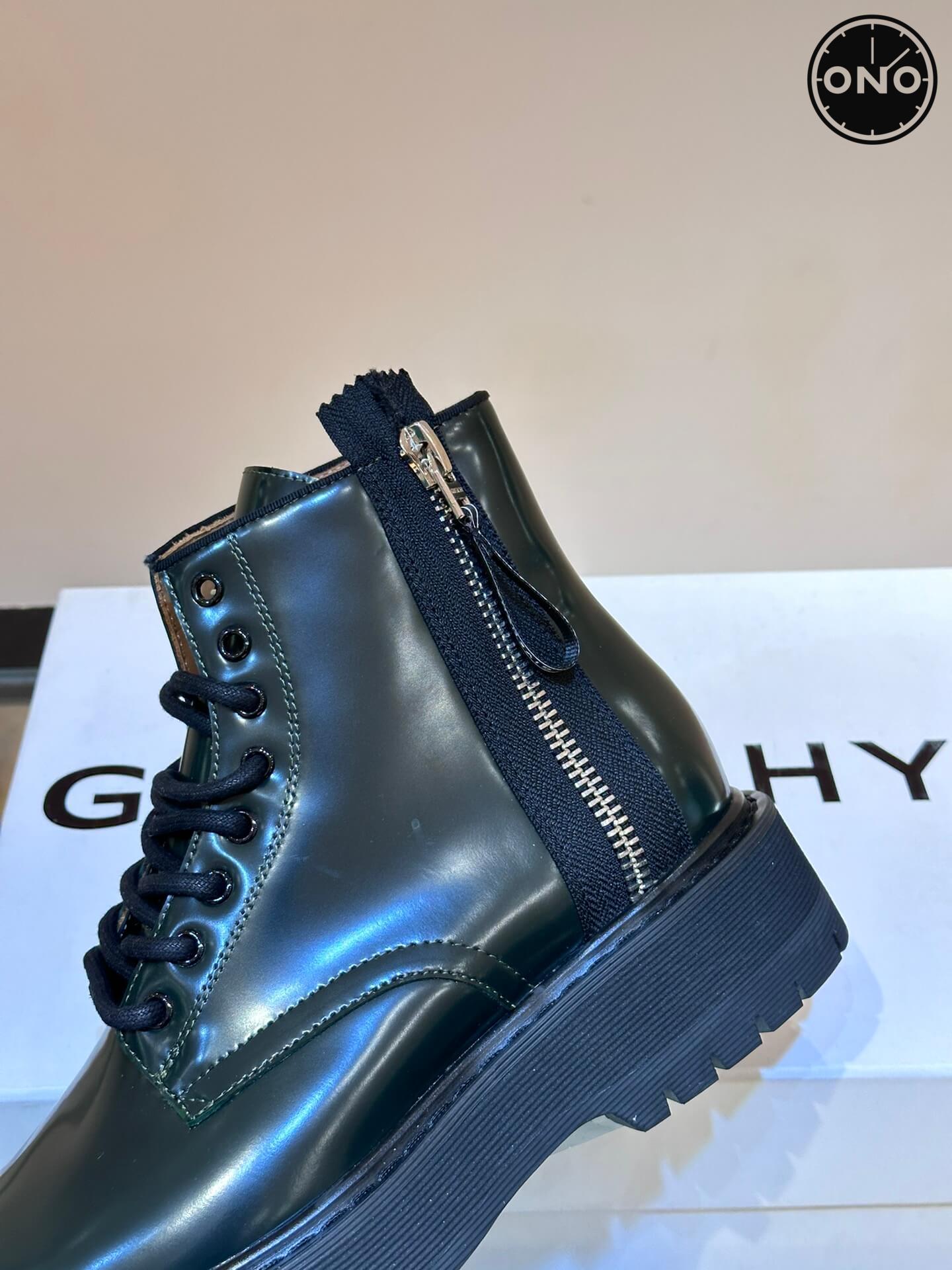Givenchy_78_7.jpg