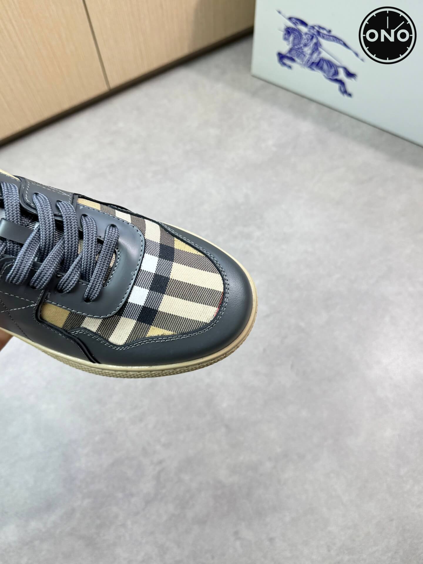 Burberry_36_6.jpg