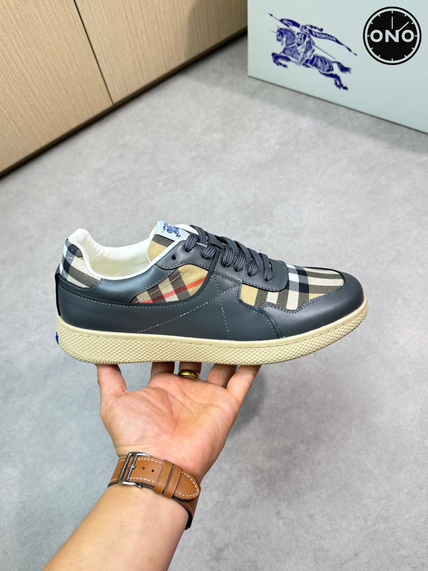 Burberry_36_4.jpg